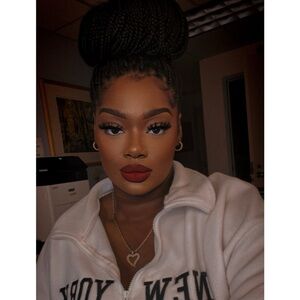 Meet your Posher, Amara